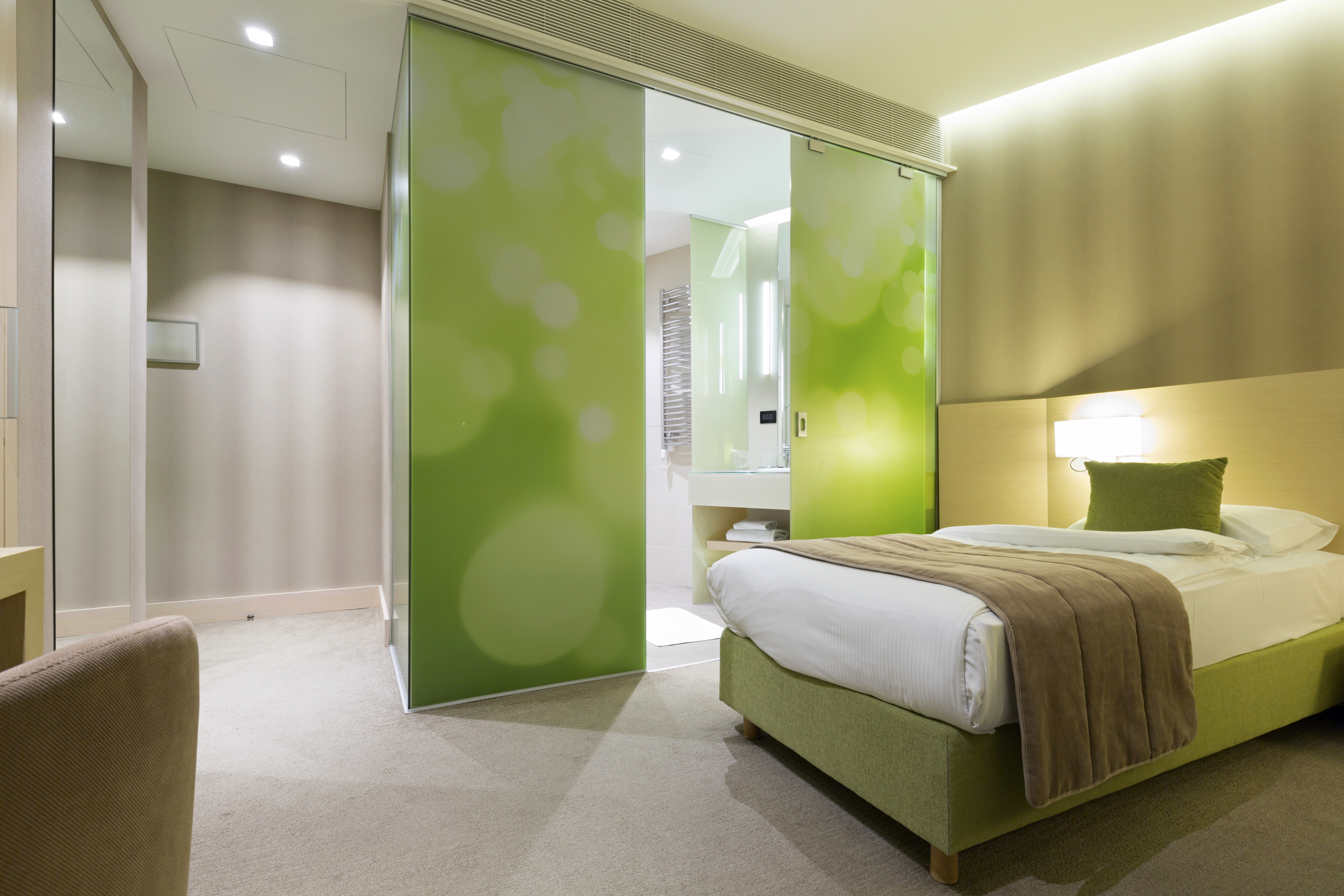 Shutterstock 257948933